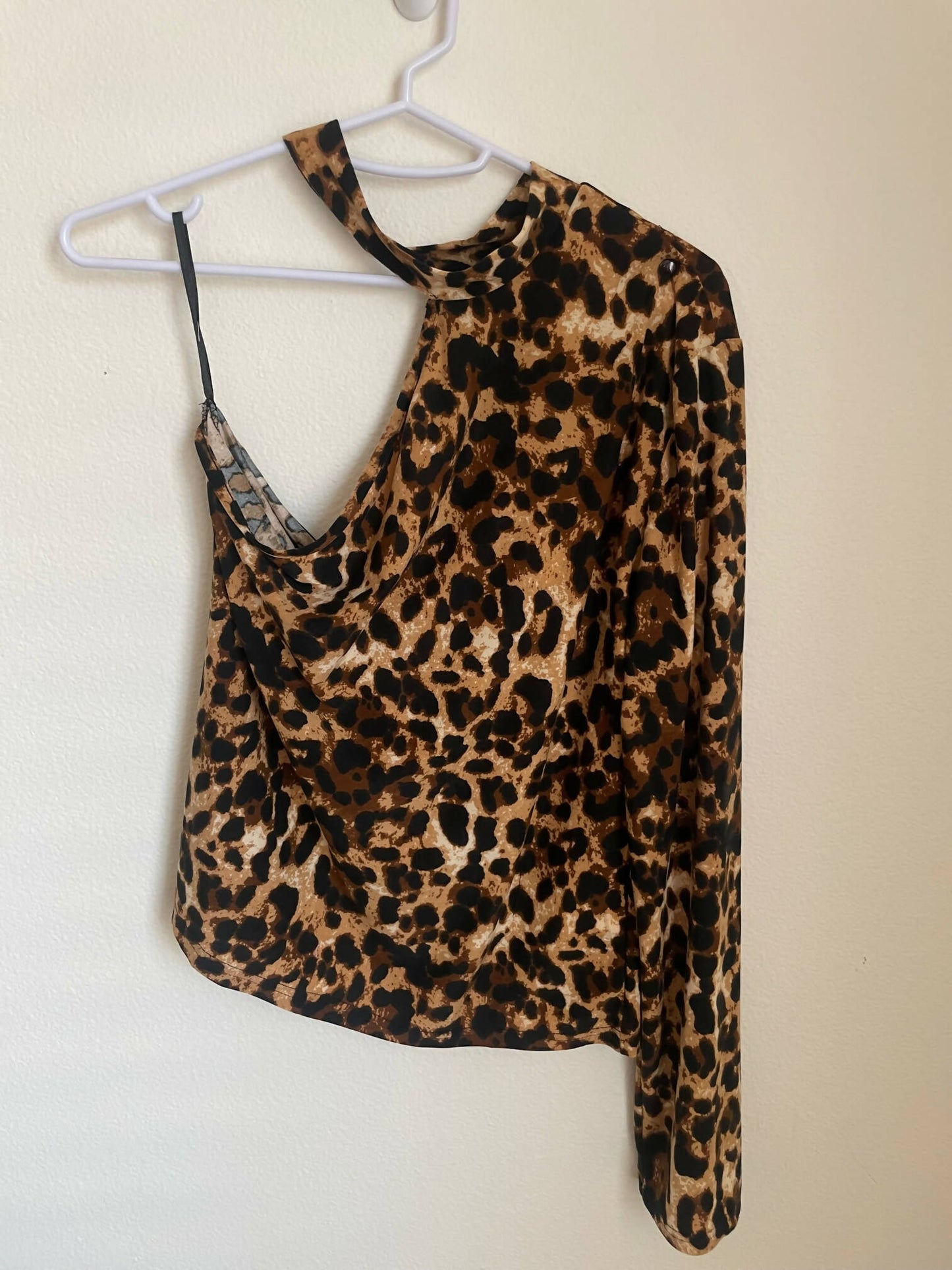 Comfy One shoulder leopard top
