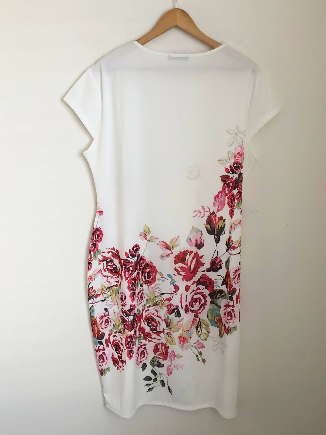 Sleeveless white floral dresss