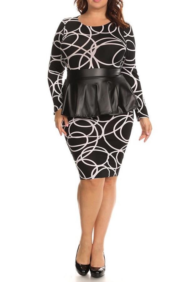 Plus Size Printed Body Con Dress With Round Neckline - B&W